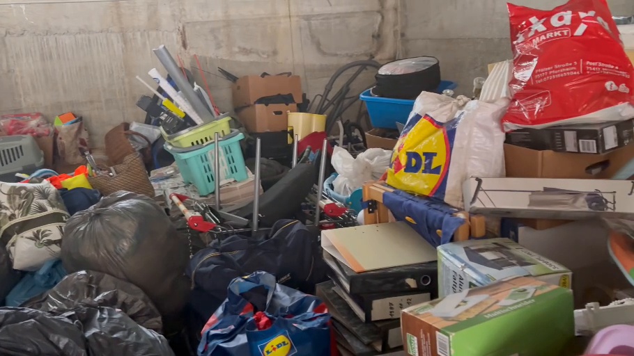 Videoausschnitt eines echten FIX48 Entrümpelungseinsatzes in einem Lagerraum im Raum Mühlacker und Heilbronn