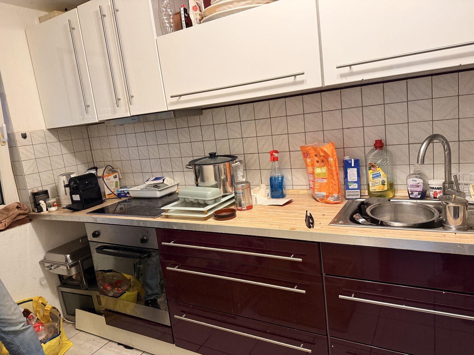 Räumungsarbeiten in einer Küche durch FIX48 in Pforzheim