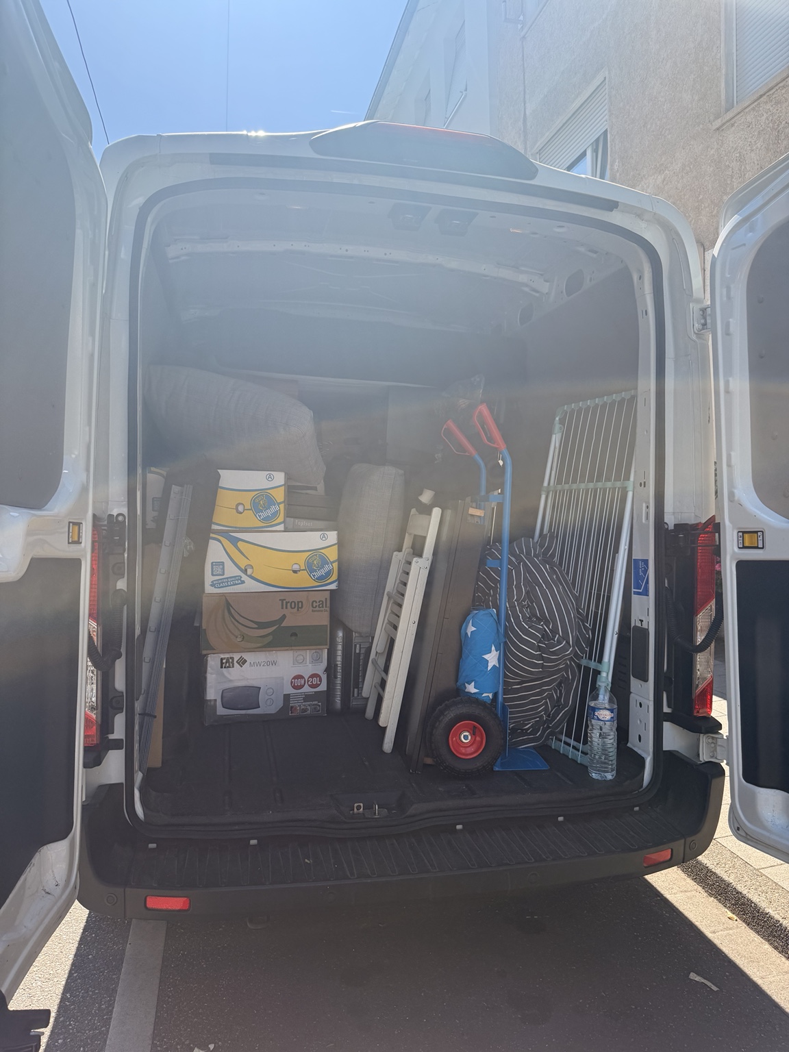 Beladener FIX48 Transporter nach einer Entrümpelung in Pforzheim